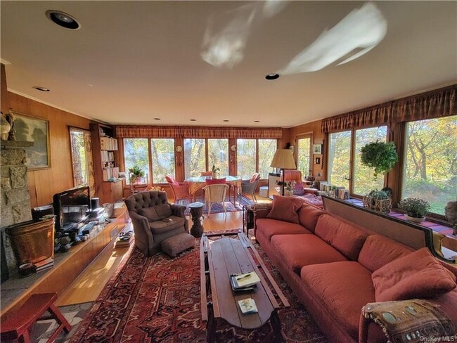 Building Photo - 50 Lake Celeste Dr