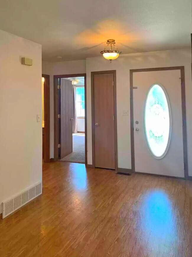 Foto del edificio - 2909 Lakeshire Dr