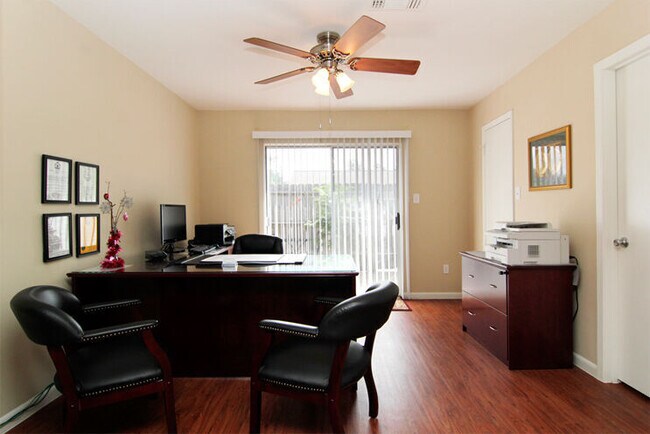 Foto del edificio - Stones Throw Apartments