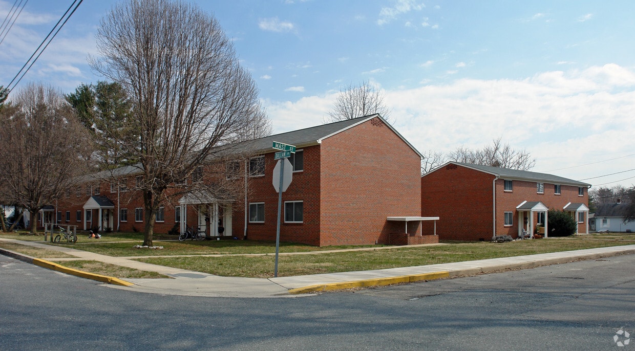 Primary Photo - 15 Mast St