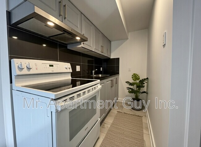 Building Photo - 52 Sunmount Rd