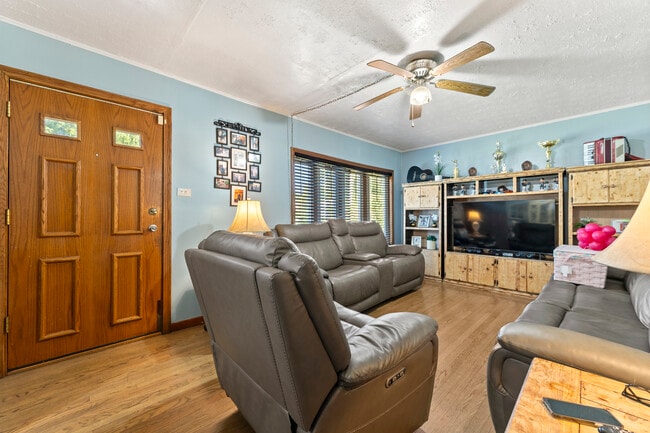 Building Photo - 253 E Grand Ave