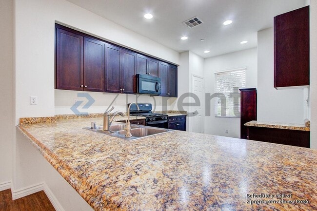 Foto del edificio - 7014 Logsdon Dr
