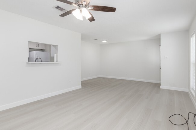 Building Photo - 1007 Cedar St