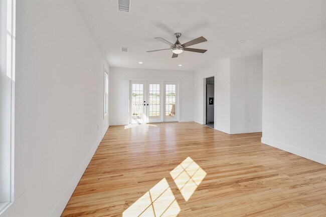 Foto del edificio - 107 Daisy Ln