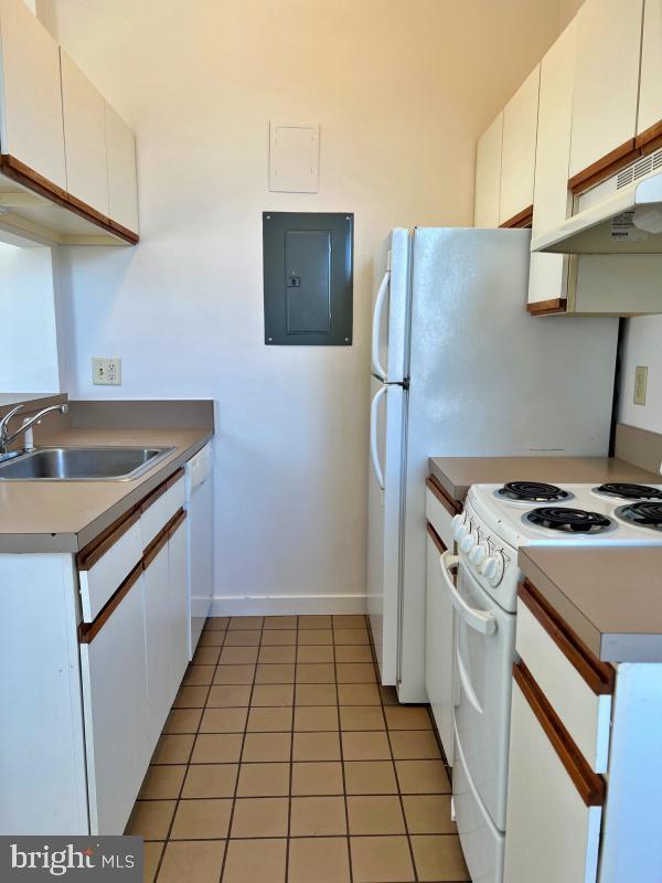 Primary Photo - 1 E King St