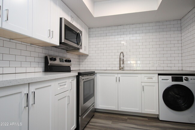 Building Photo - 2547 48th St