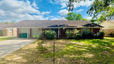 Building Photo - 1607 Hartt Dr