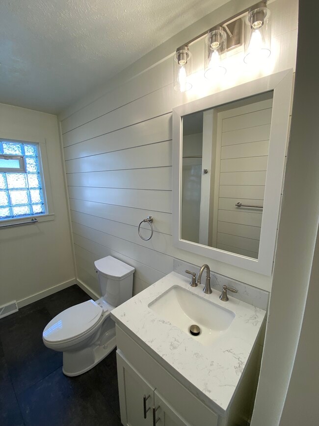 Building Photo - 1416 E 35th St