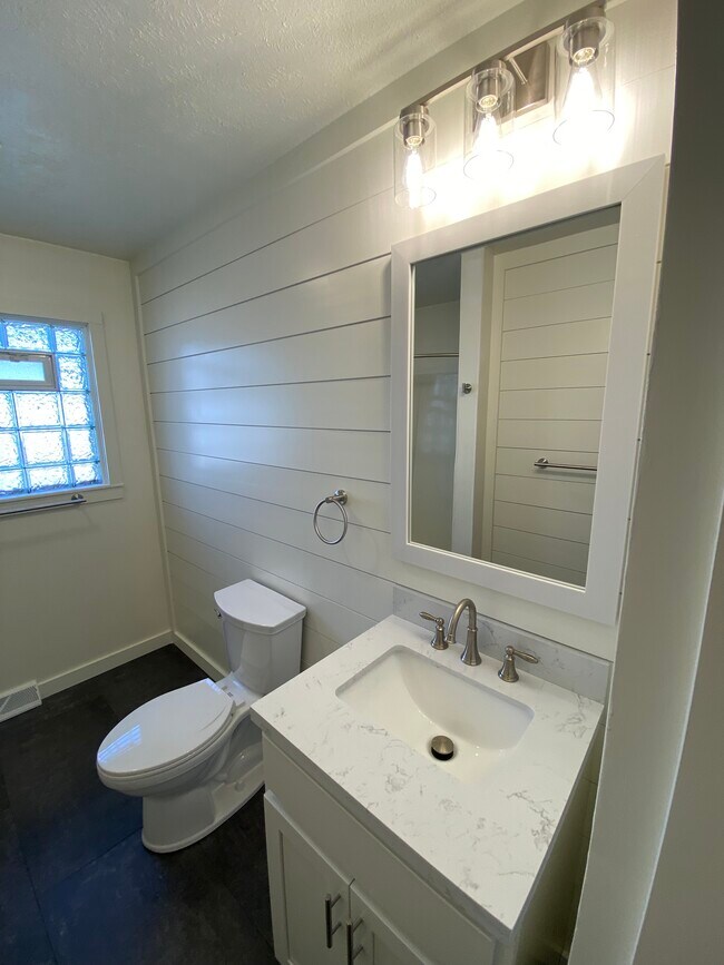 Foto del edificio - 1416 E 35th St