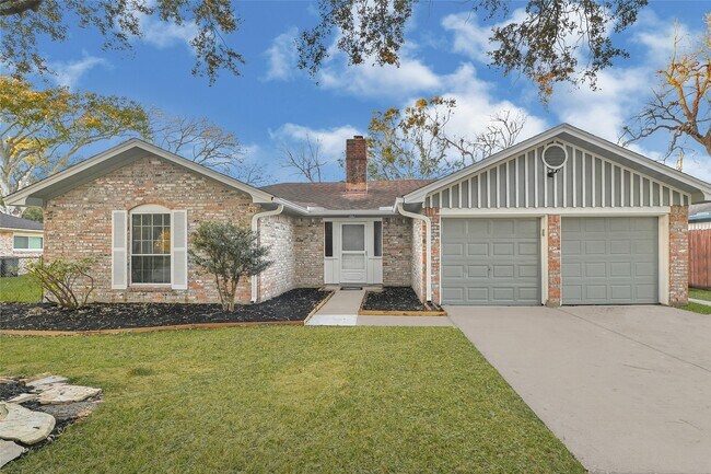 Building Photo - 1712 Redwood Cir