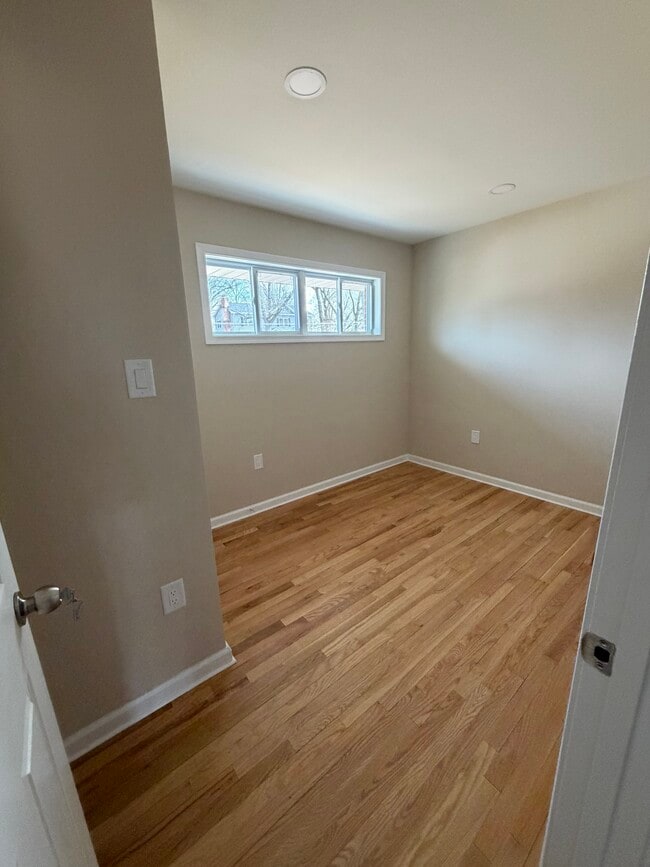 Building Photo - 6524 Greenleaf St