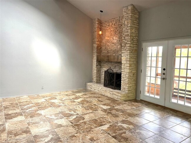 Building Photo - 602 Splitrock