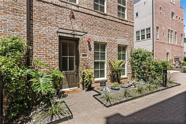 Building Photo - 1305 Town Creek Dr