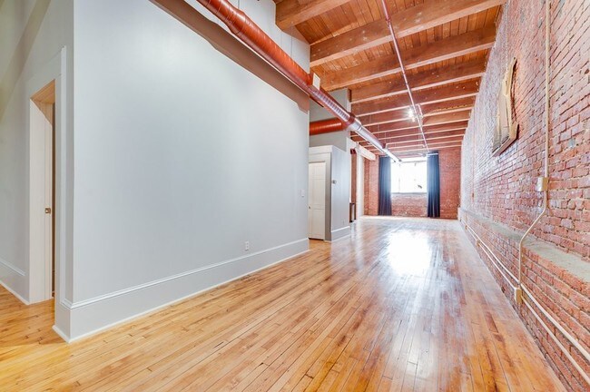 Foto del edificio - 306 W 7th St - Studio / Loft