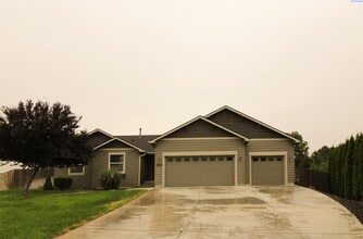 Building Photo - 3919 Peppertree Court
