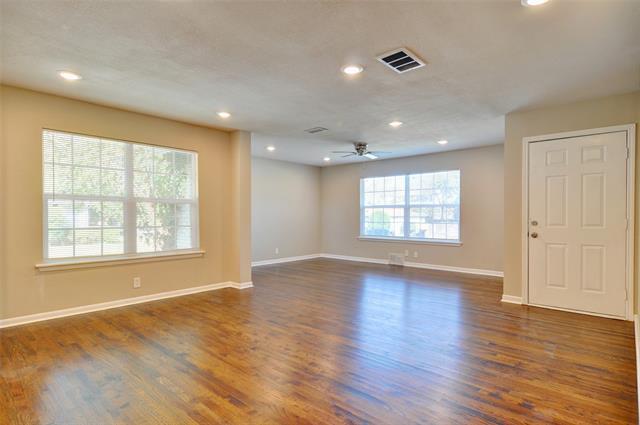 Building Photo - 3700 Jeanette Dr