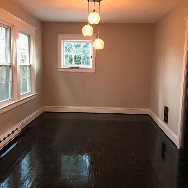 Foto del edificio - 3 br, 1 bath House - 975 WAYNE AVENUE
