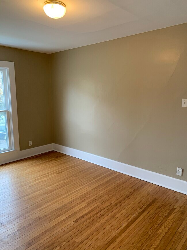 Building Photo - 1336 S Carroll Ave