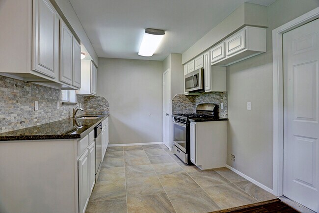 Foto del edificio - 6015 Dawnridge Dr