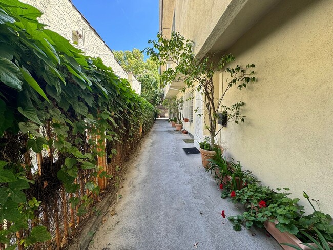Foto del edificio - Flores
