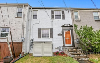 Building Photo - 3012 Hickory St