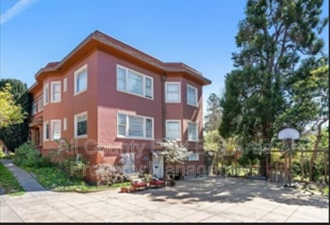 Building Photo - 2632 Hillegass Ave