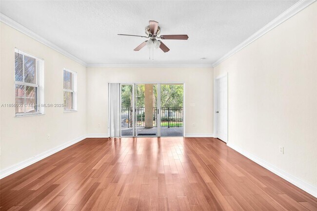 Foto del edificio - 2532 Centergate Dr