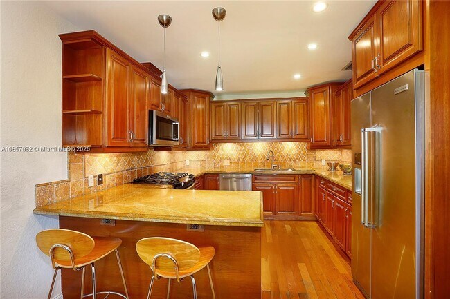 Building Photo - 537 Zamora Ave