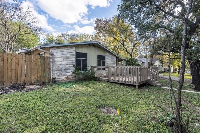 Building Photo - 2409 Winsted Ln