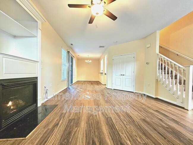 Foto del edificio - 5260 Elston Ln