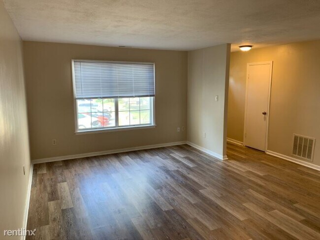Building Photo - 3 br, 2.5 bath Townhome - 1616 E BANCROFT LN
