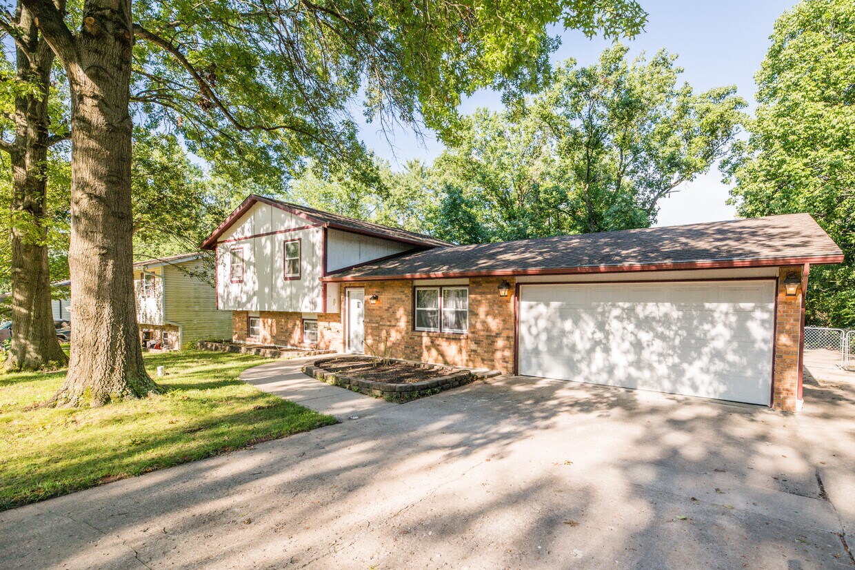Primary Photo - 3301 Lance Dr