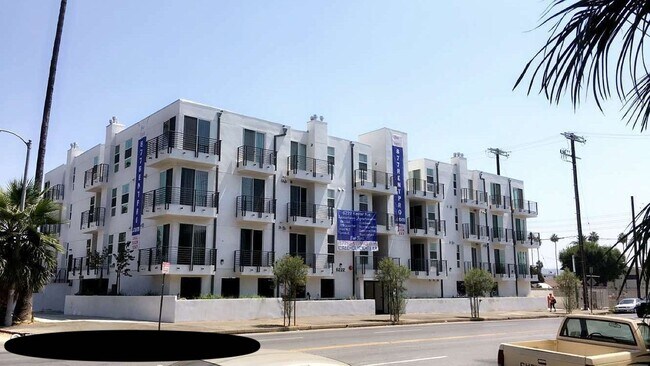Foto del edificio - 6222 Kester Ave