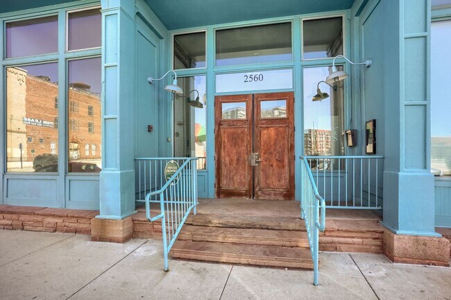 Foto del edificio - 2560 Blake St