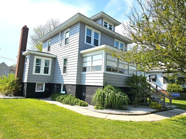 Building Photo - 407 Myrtle St