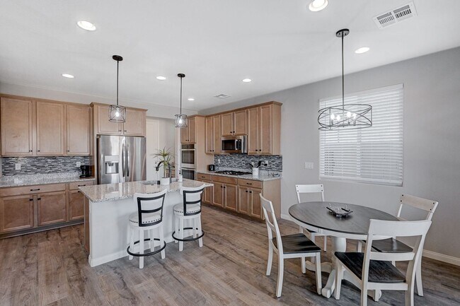 Foto del edificio - GORGEOUS 3 BEDROOM 2.5 BATH SOUTHWEST LOCA...