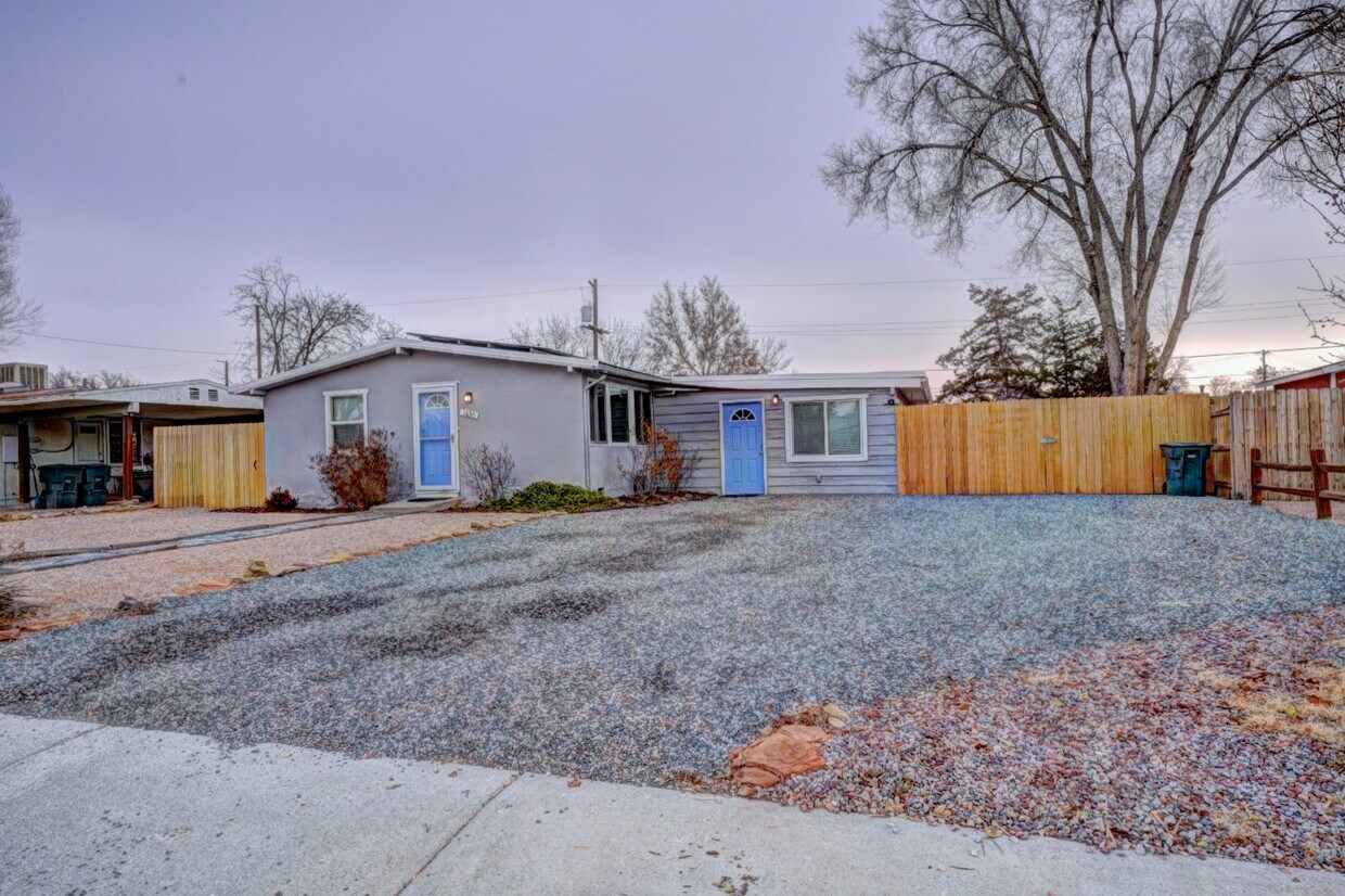 Primary Photo - 1630 Maple Ct