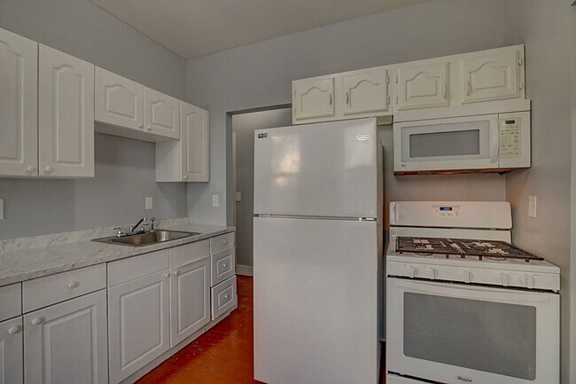 Interior Photo - 1221 California Ave