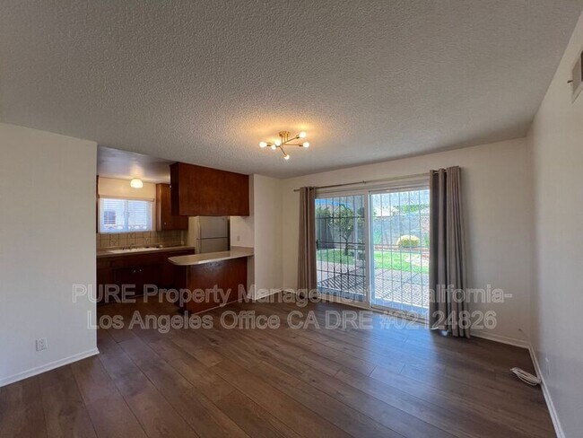 Foto del edificio - 19327 Reinhart Ave