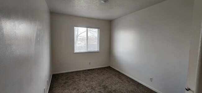 Building Photo - 557 W 600 N