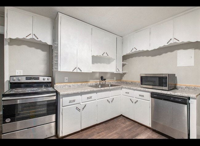 Building Photo - 219 S 38th Ave