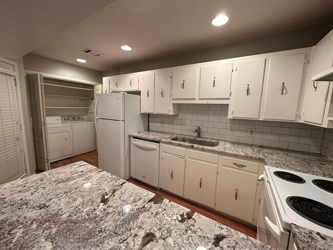 Building Photo - Beautiful Central Shreveport Home