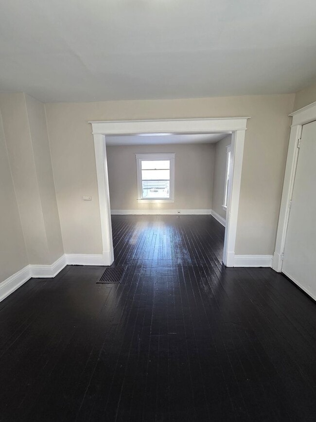 Building Photo - 2 bedroom, 1 bath house