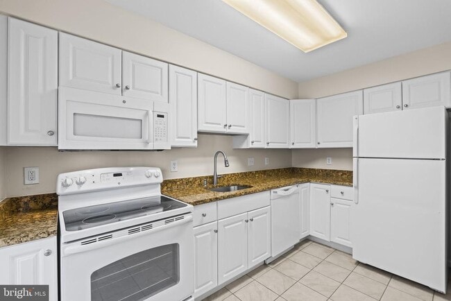 Foto del edificio - 786 N Vermont St