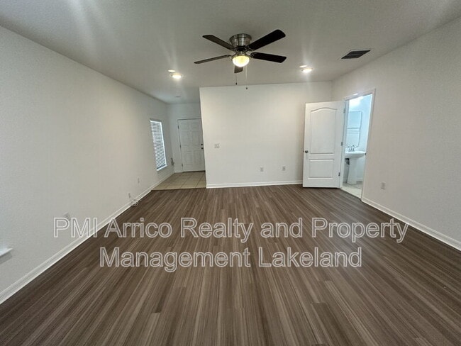 Building Photo - 3848 Exeter Ln