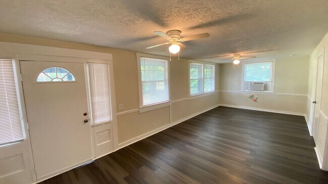 Building Photo - Cozy 2BR/1BA Home off Forest City Rd. with...