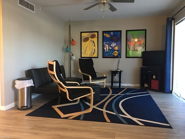 Building Photo - 2 br, 1 bath Condo - La Riviere Condos