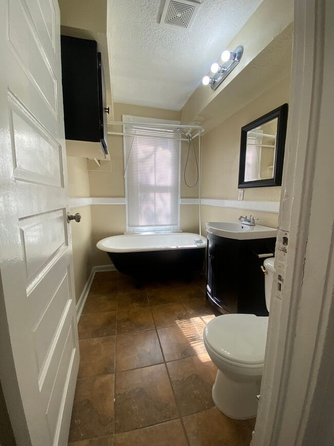 Building Photo - **ON HOLD**Midtown Columbus, GA 3 or 4 Bedroom / 2 Bathroom Home for Rent***