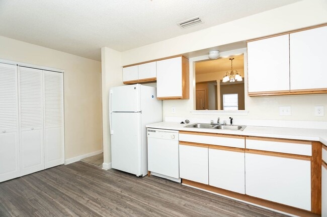 Photo - Don't miss the chance to call this Virginia Beach townhouse your home!